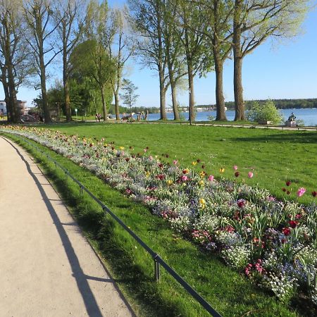Ferienwohnungen "Marie" Mit Terrassen, Inclusive Park- Und Stellplaetze Am Haus, Mueritz-Strand Nur 700M, Altstadt 10Min, Ruhige Lage, วาเริน ภายนอก รูปภาพ