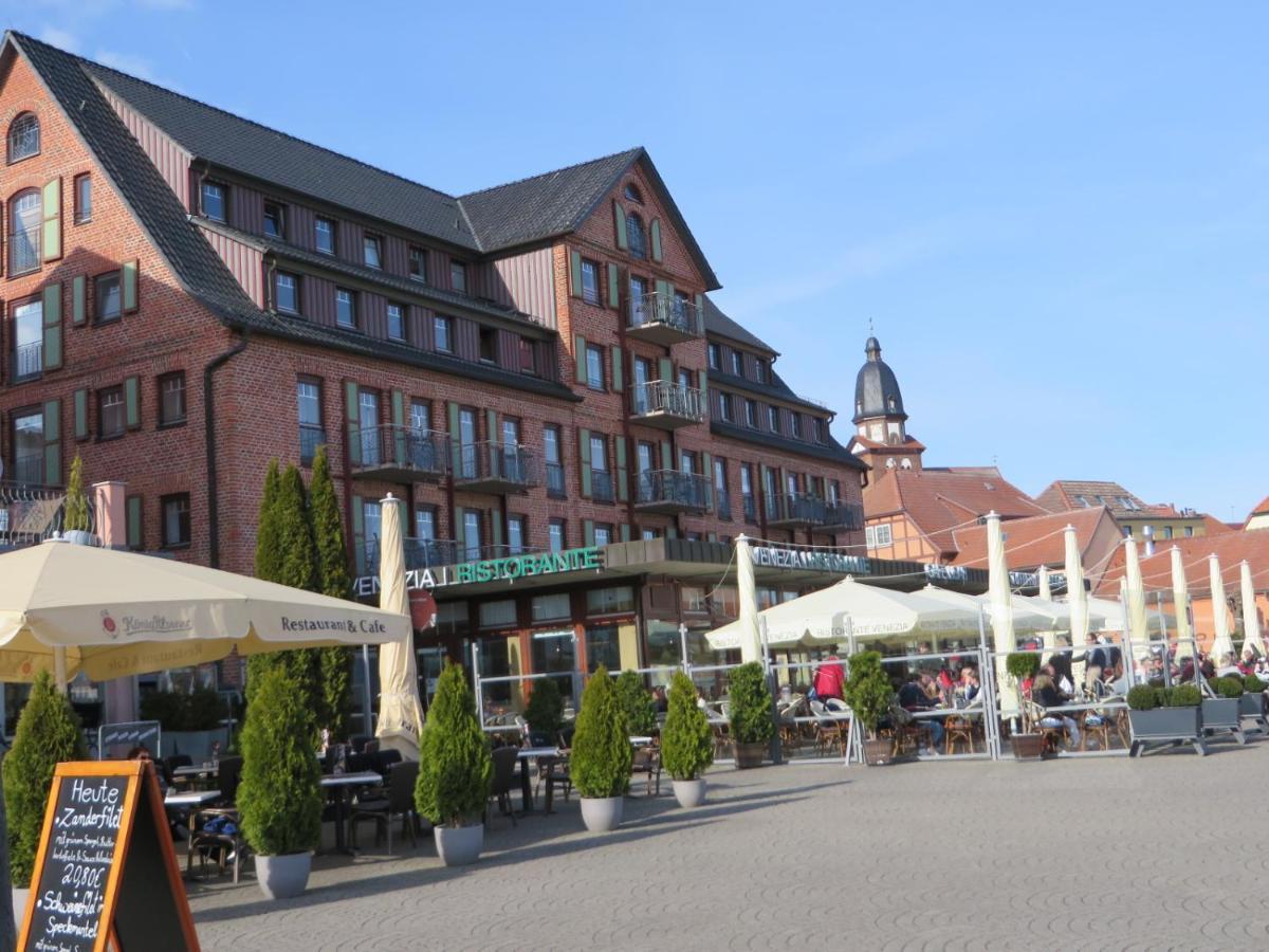 Ferienwohnungen "Marie" Mit Terrassen, Inclusive Park- Und Stellplaetze Am Haus, Mueritz-Strand Nur 700M, Altstadt 10Min, Ruhige Lage, วาเริน ภายนอก รูปภาพ